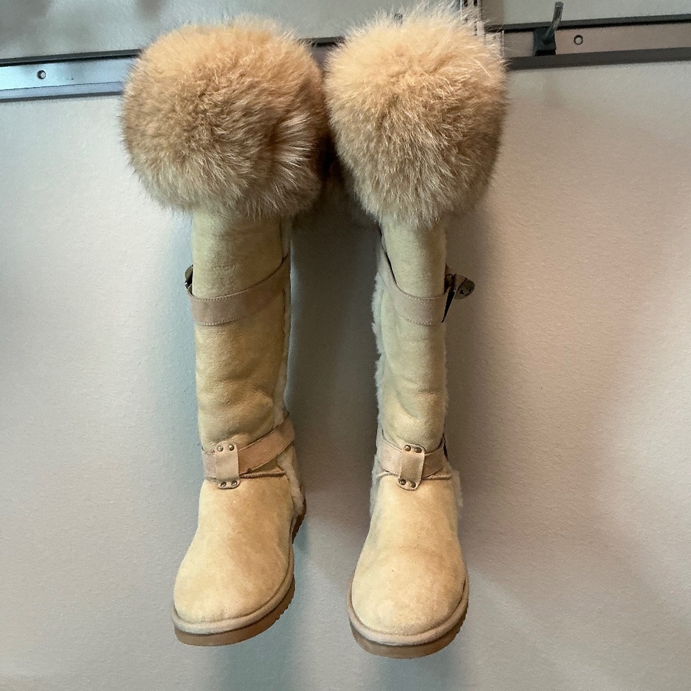 Shearling boots with fur trim